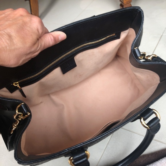 Gucci Signature Top Handle Black Bag - Picture 7 of 9